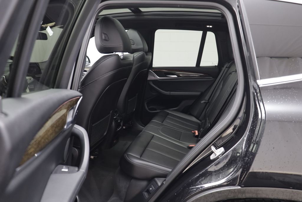 Used 2022 Black BMW xDrive30i image 13