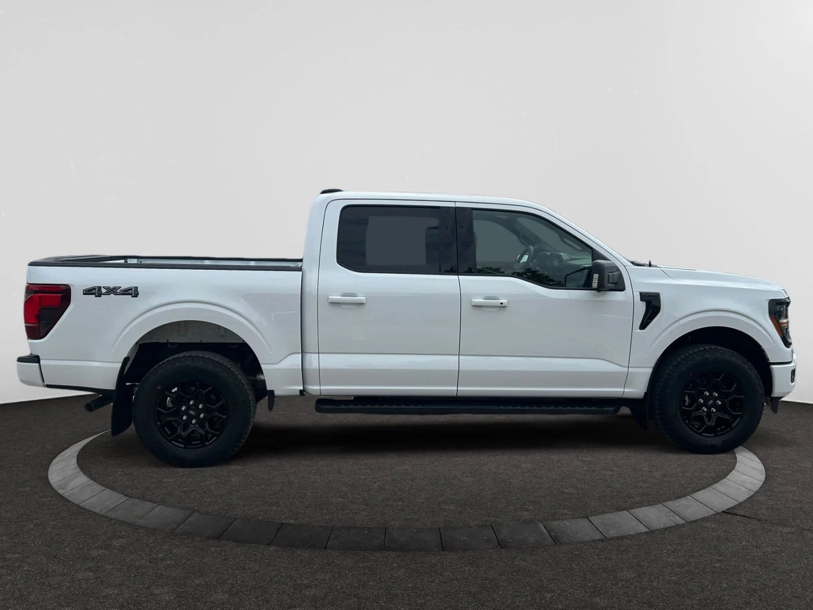 New 2026 Oxford White Ford XLT image 6