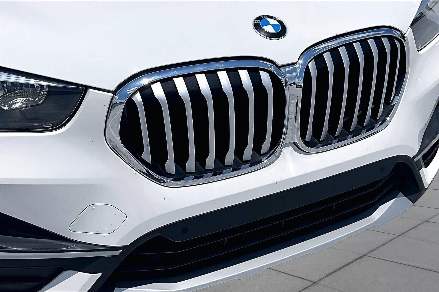 Used 2021 Alpine White BMW sDrive28i image 30
