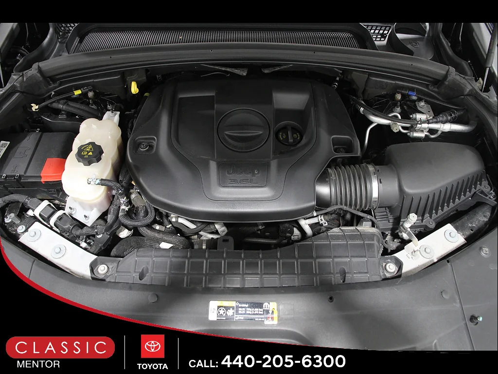 Used 2023 Diamond Black Crystal Pearl Coat Jeep  image 24