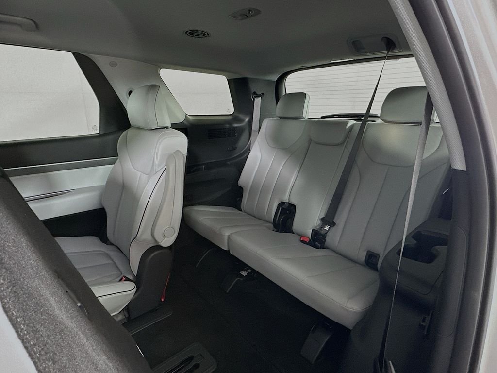 Used 2025 Silver Hyundai SEL image 28