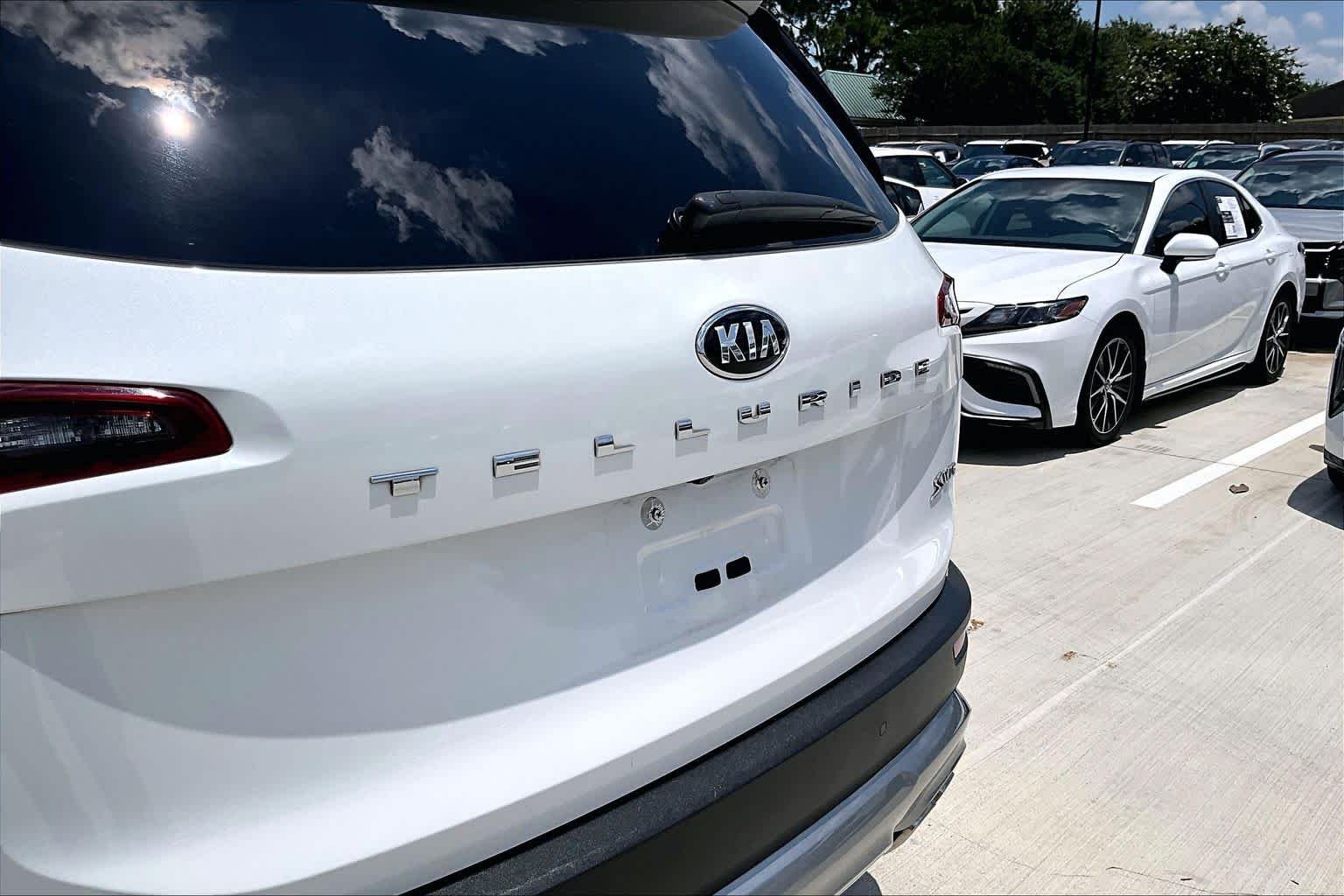 Used 2020 Snow White Pearl Kia S image 29