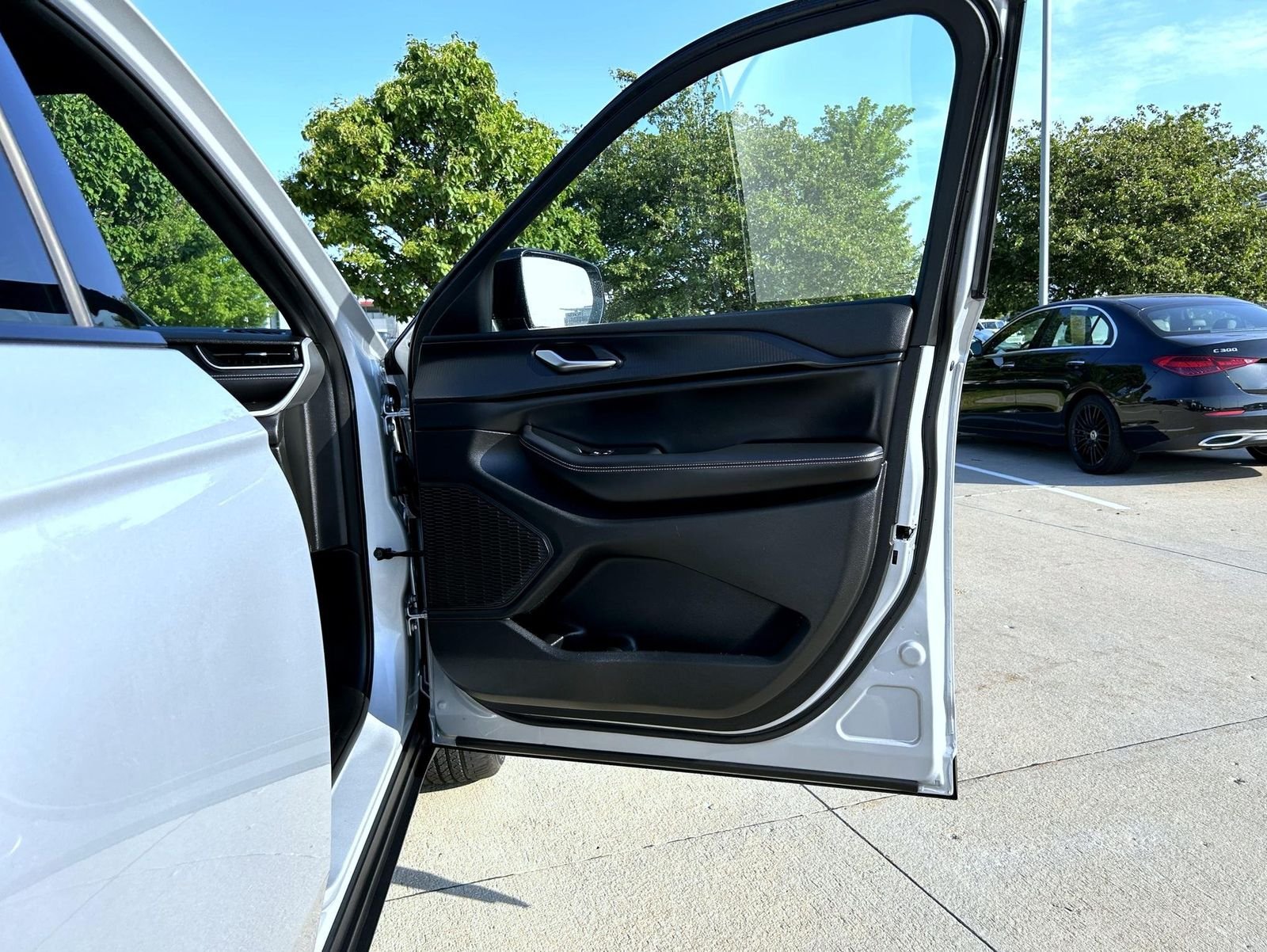Used 2023 Silver Jeep Altitude X image 16