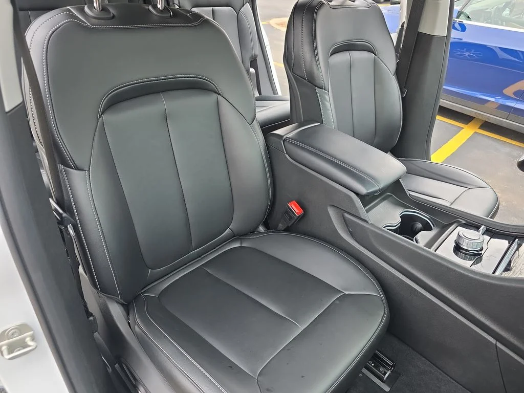 Used 2024 White Jeep Limited image 10