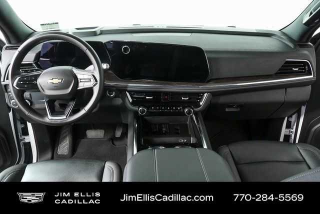 Used 2025 Summit White Chevrolet LT image 18