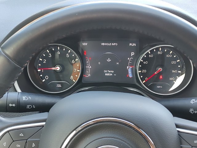 Used 2018 White Jeep Latitude image 12
