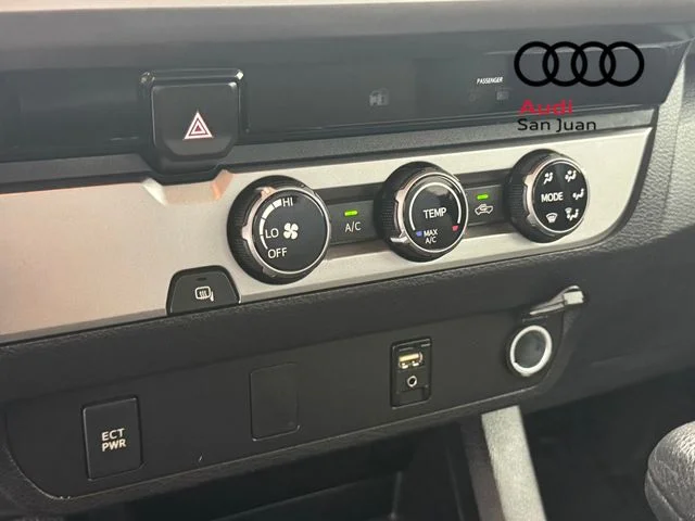 Used 2017 White Toyota SR5 image 19