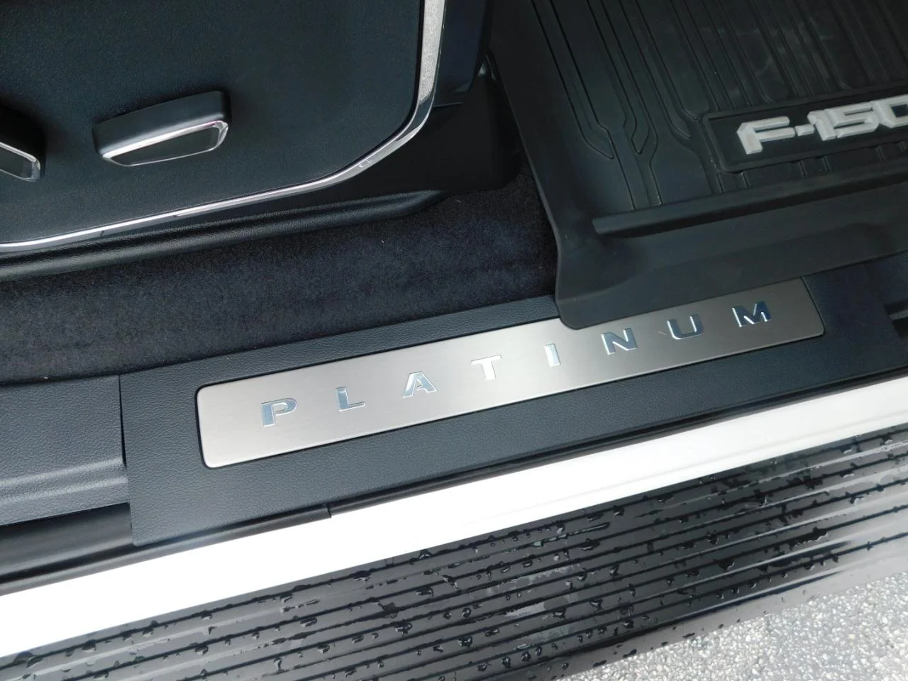New 2026 Star White Metallic Tri-Coat Ford Platinum® image 22