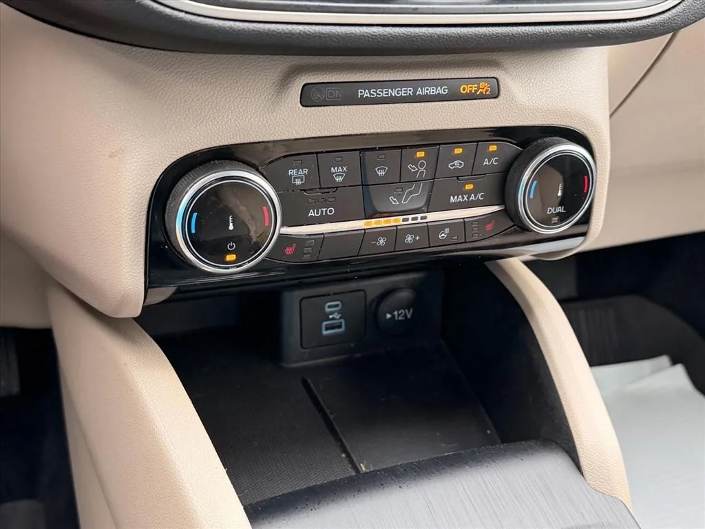 Used 2022 White Ford SE image 24