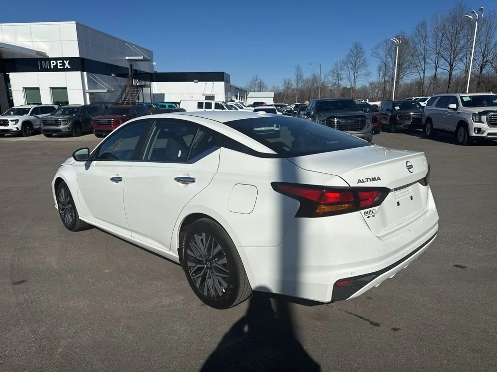Used 2025 White Nissan SV image 3