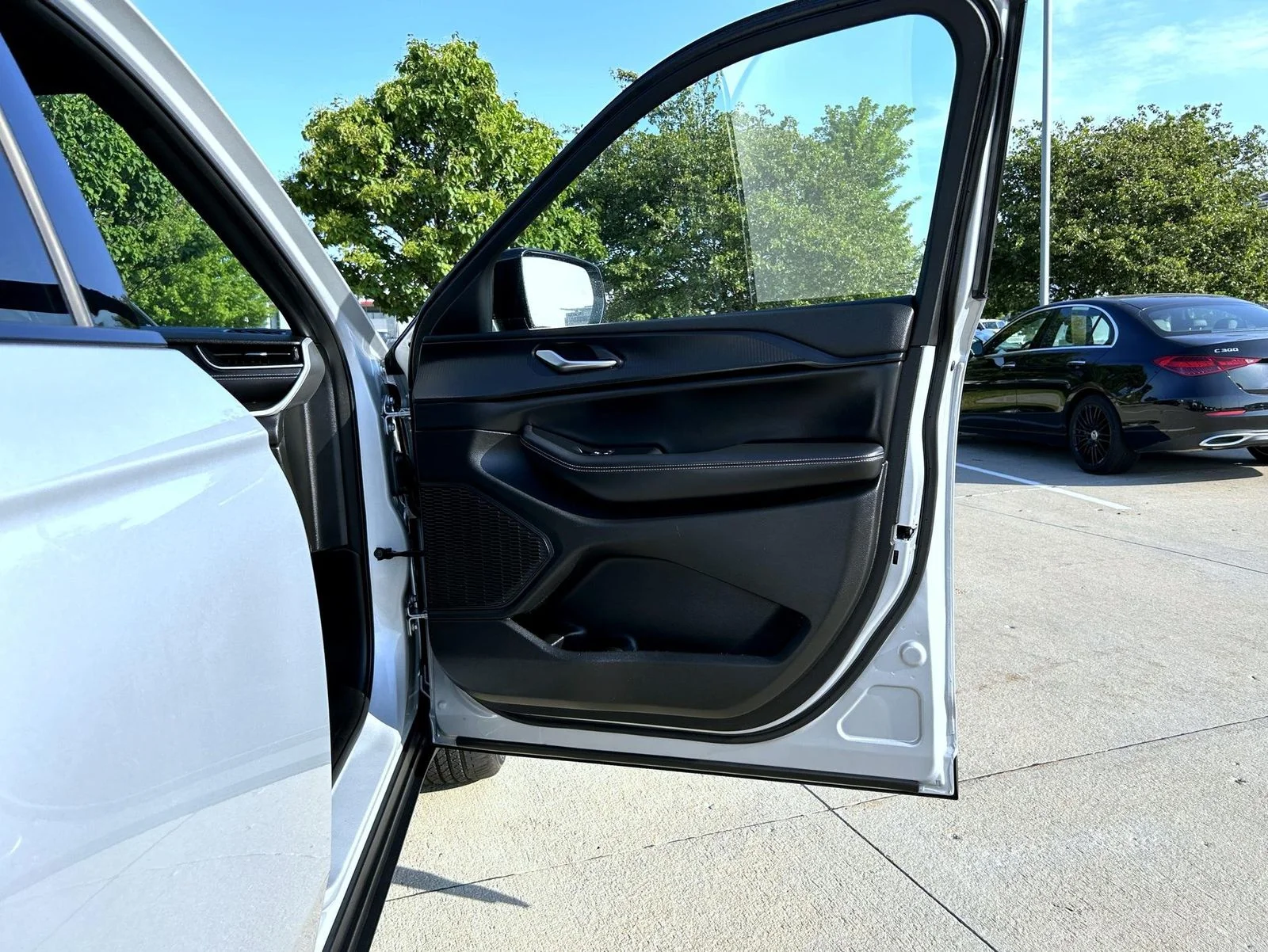Used 2023 Silver Jeep Altitude X image 16