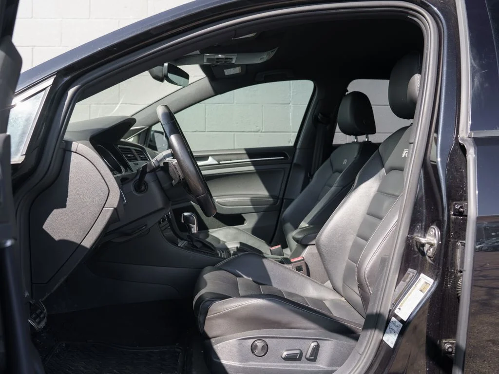 Used 2017  Volkswagen Base image 16
