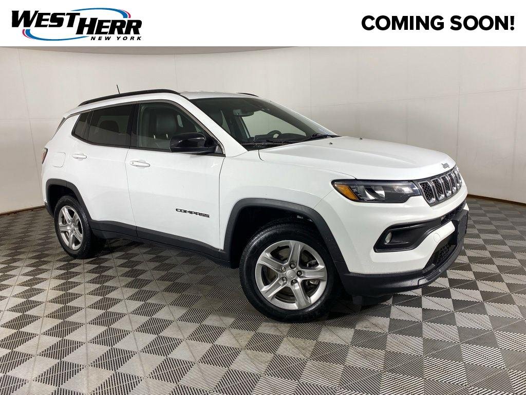 Used 2023 Bright White Clearcoat Jeep Latitude image 1