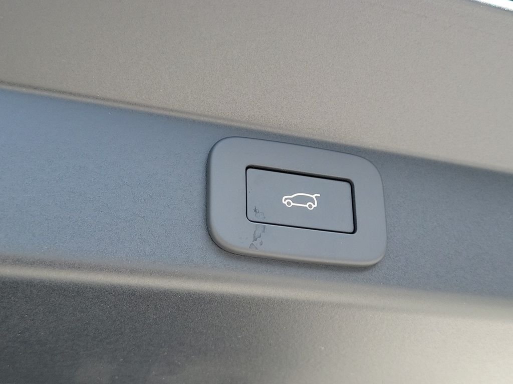 New 2026 Santorini Black Land Rover Dynamic SE image 12