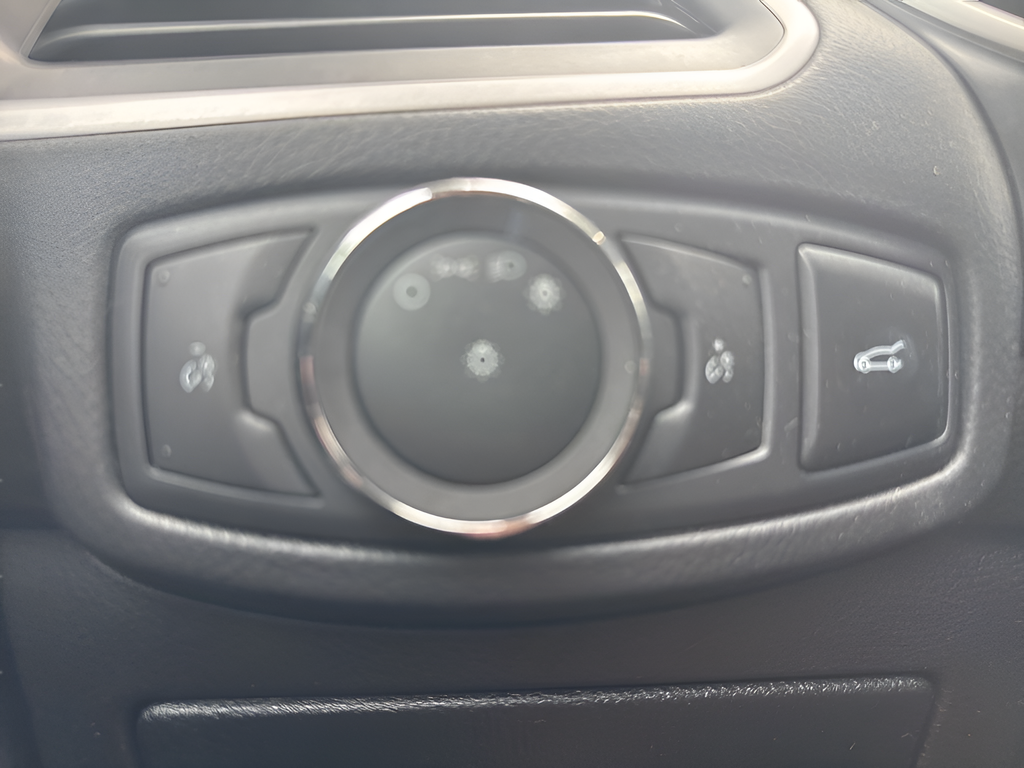 Used 2018 Silver Ford SEL image 36