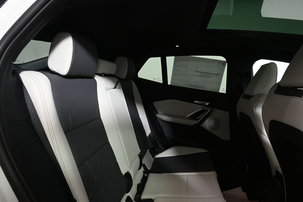 New 2027 Alpine White BMW xDrive28i image 31