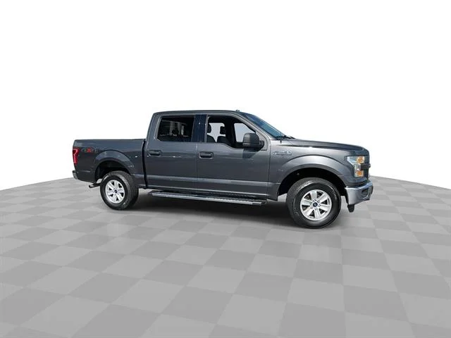 Used 2016 Magnetic Metallic Ford XL image 3