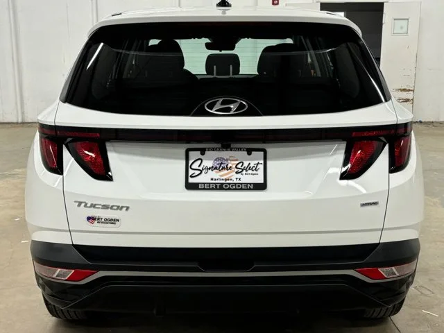 Used 2023 White Hyundai SE image 6