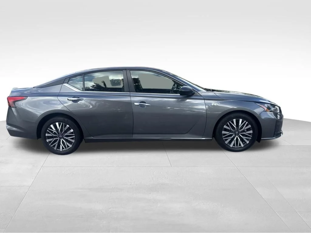 Used 2024 Gray Nissan 2.5 SV image 7