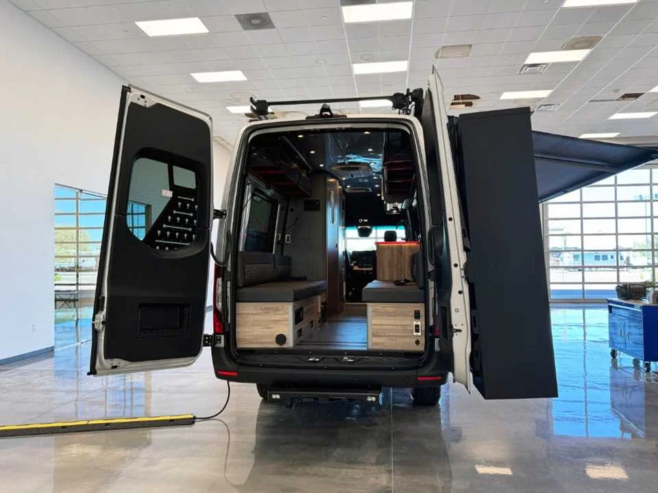 Used 2024 SILVER AIRSTREAM  image 26