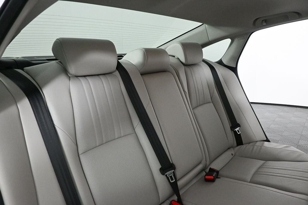 Used 2018  Honda Touring image 19