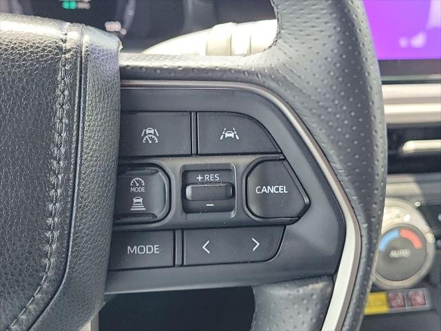 Certified Used 2025 WIND CHILL PEARL Toyota  image 26
