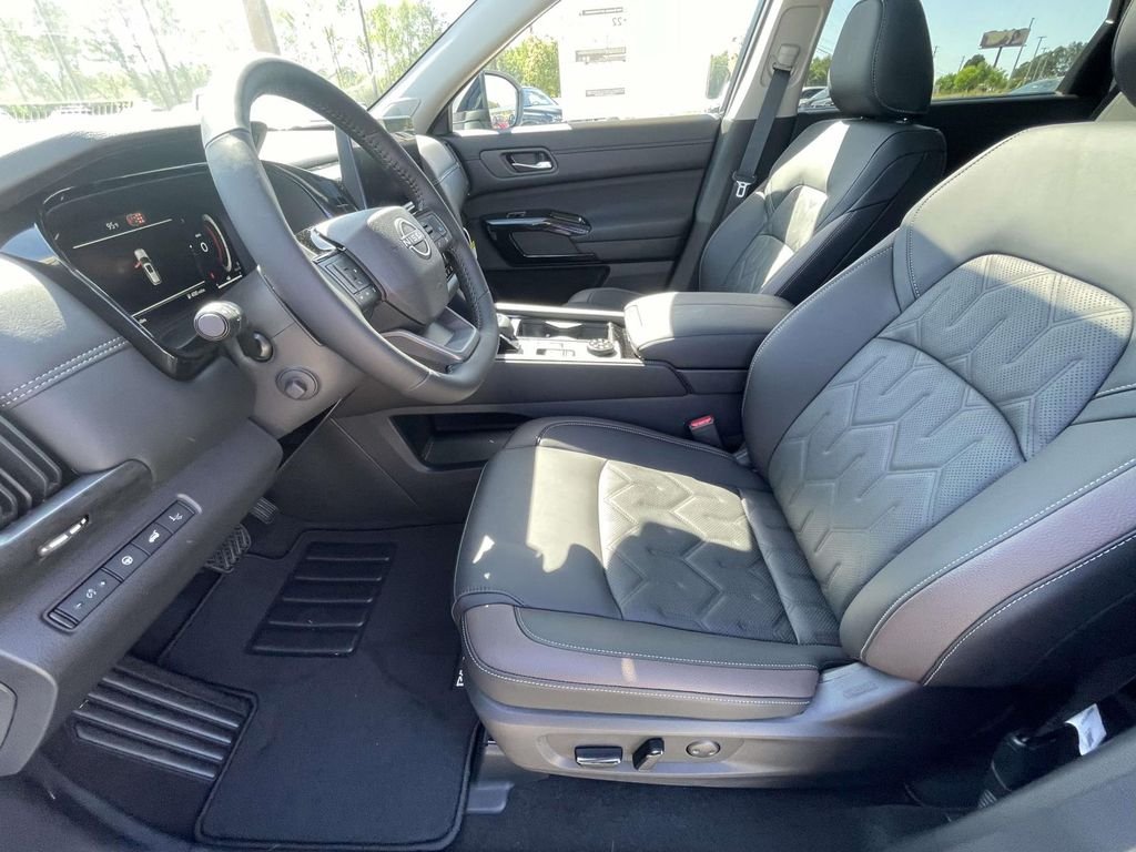 New 2026 Everest White Pearl TriCoat Nissan Platinum image 16