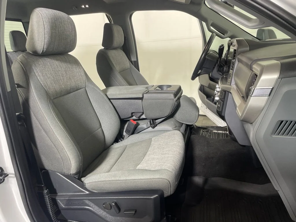 Used 2022 Oxford White Ford XLT image 24