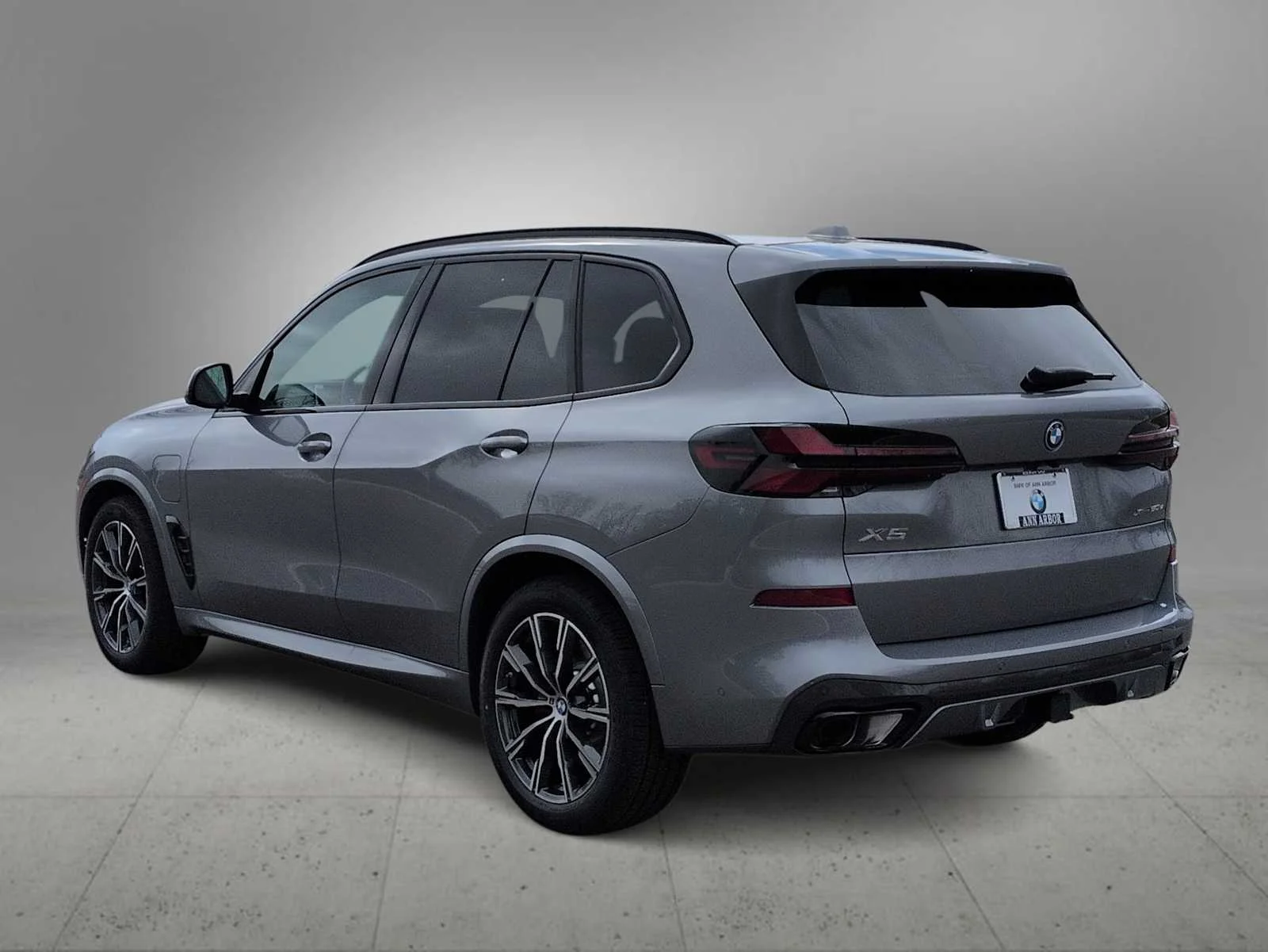 New 2026 Skyscraper Grey Metallic BMW xDrive50e image 6