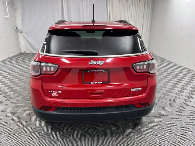 Used 2024  Jeep Latitude image 7