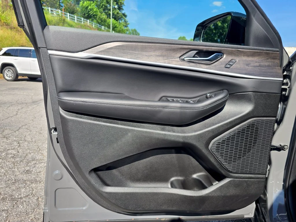 New 2027 Gray Jeep Limited image 35