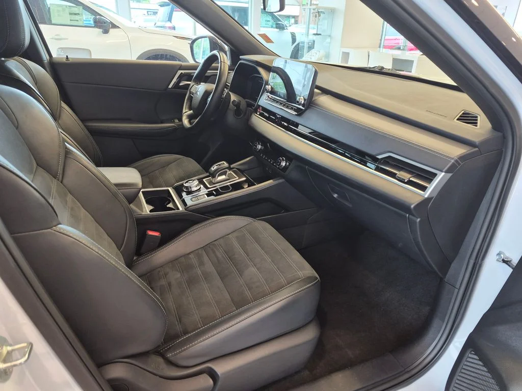 Used 2024 White Mitsubishi SE Ralliart image 24