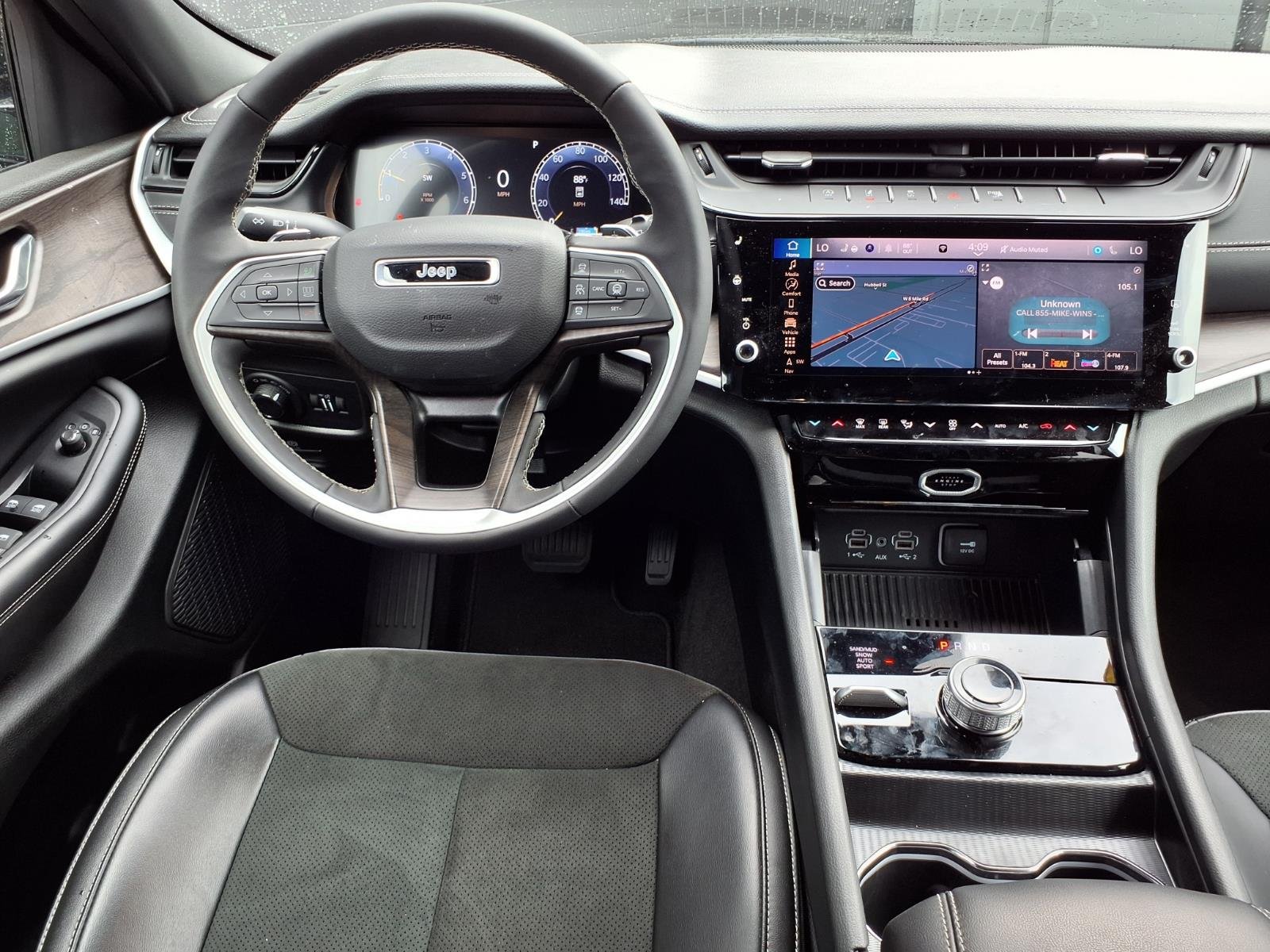 New 2026 Diamond Black Crystal Pearl Coat Jeep Altitude image 6