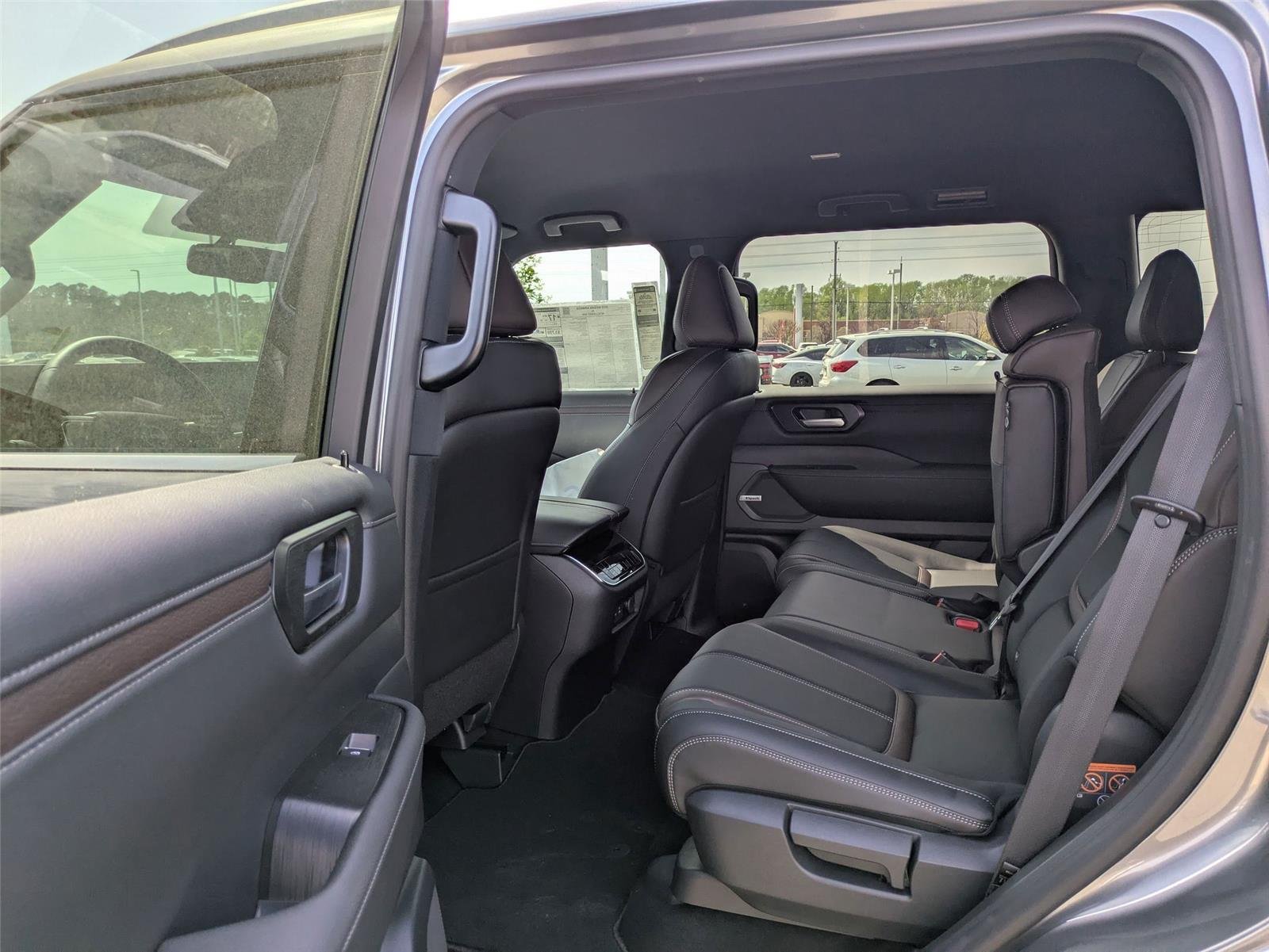 2025 Nissan Armada SL - Photo 27