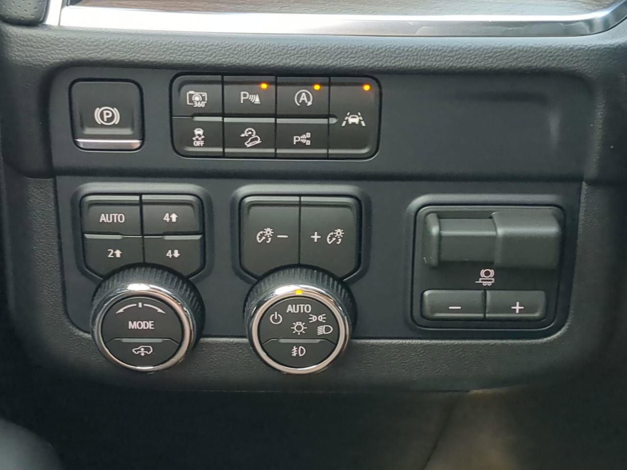 2026 Chevrolet Suburban High Country - Photo 18
