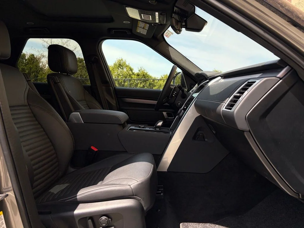 Used 2025 Silver Land Rover Dynamic SE image 15