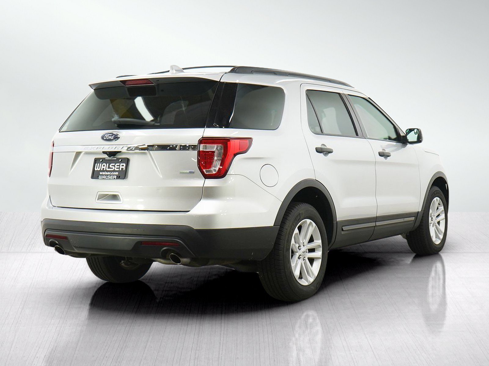 Used 2016 Ingot Silver Ford  image 5