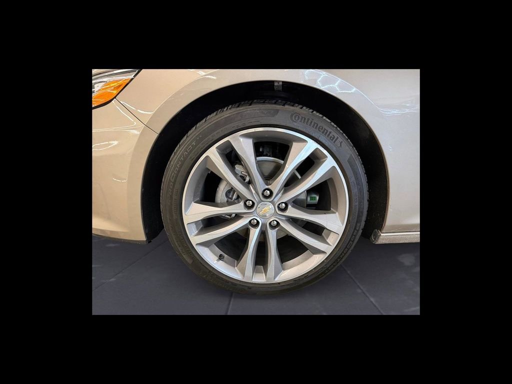 Used 2024 Gray Chevrolet LT image 10