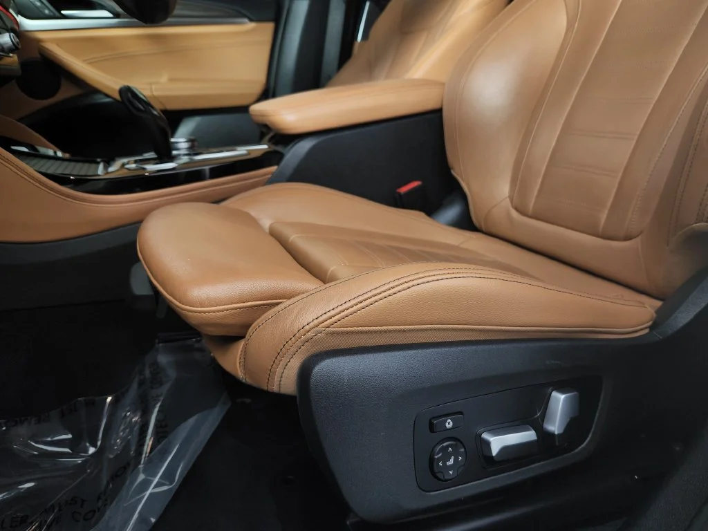 Used 2019 Black BMW xDrive30i image 14