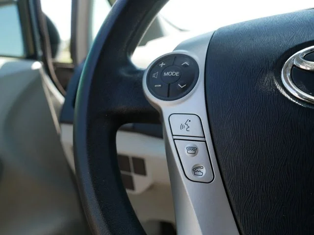 Used 2013 Pearl Toyota Three image 25