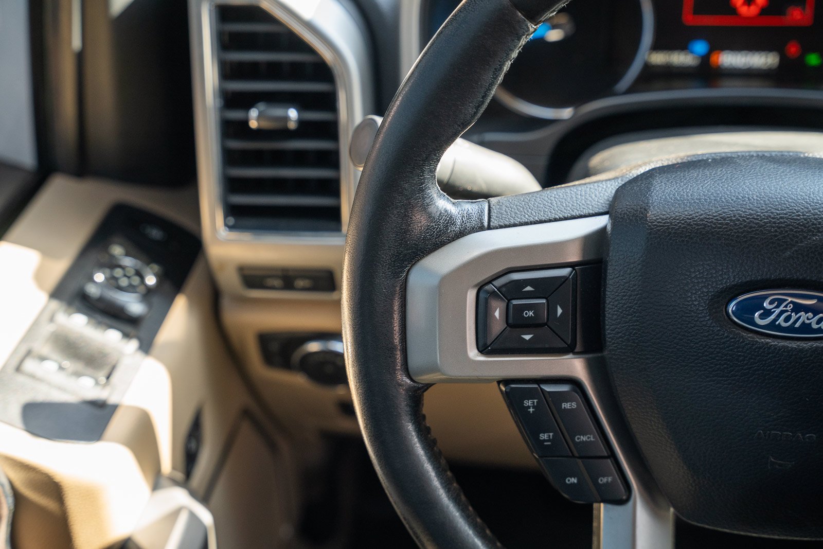 Certified Used 2019 White Ford Lariat image 38