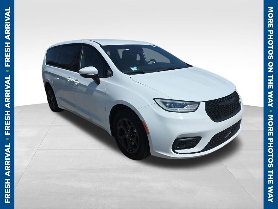 Used 2023 White Chrysler Touring L image 1