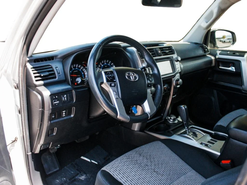 Used 2015 Classic Silver Metallic Toyota SR5 image 8