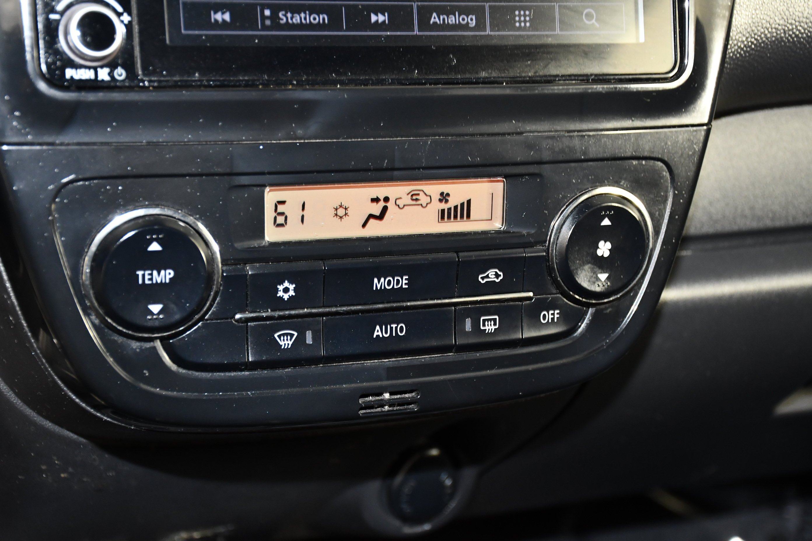 Used 2022 White Mitsubishi Black Edition image 28