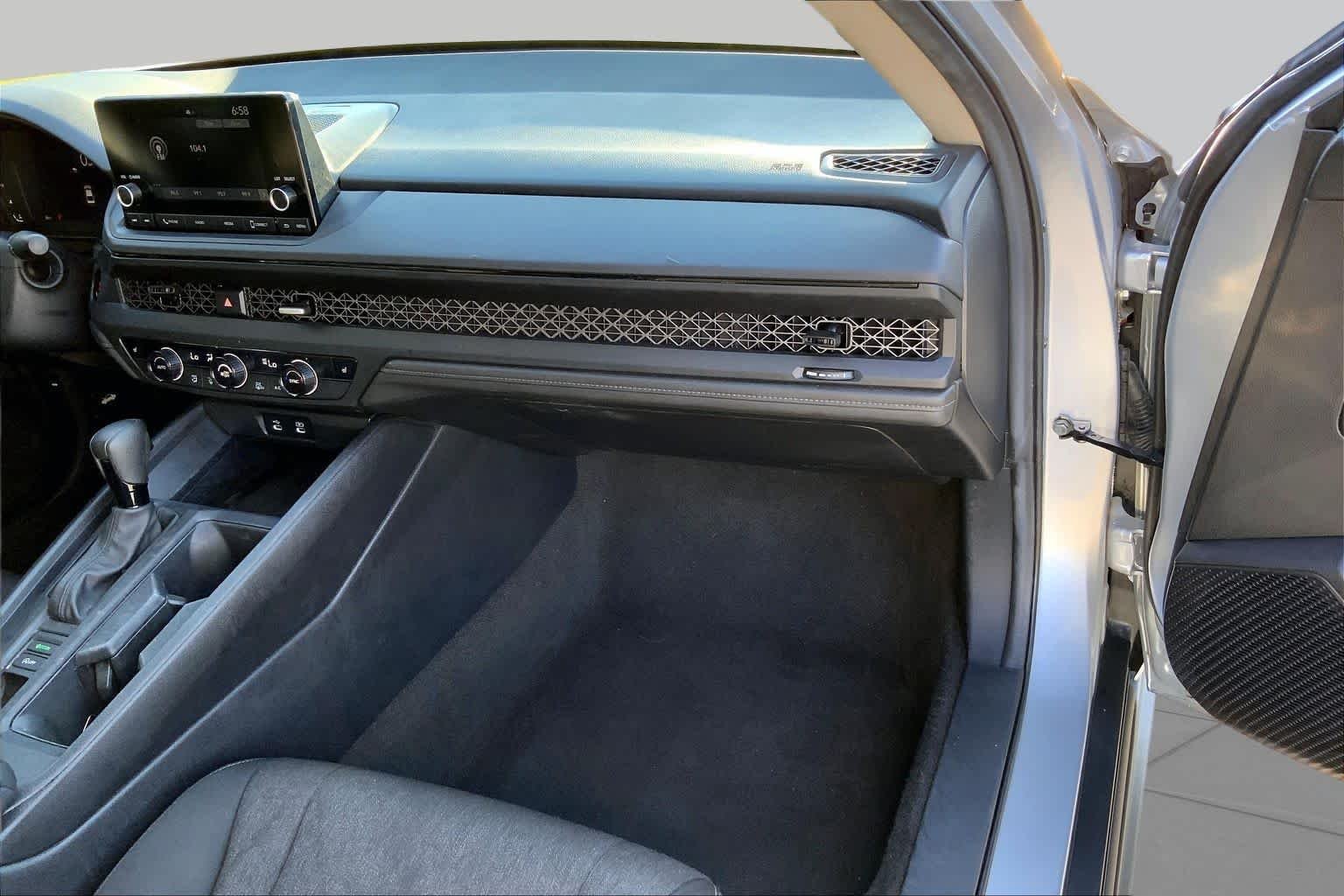 Used 2025 Solar Silver Metallic Honda SE image 18