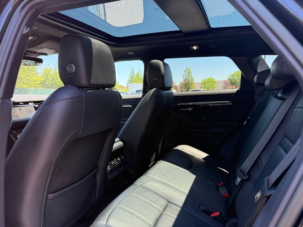 Used 2023 Santorini Black Metallic Land Rover R-Dynamic SE image 17