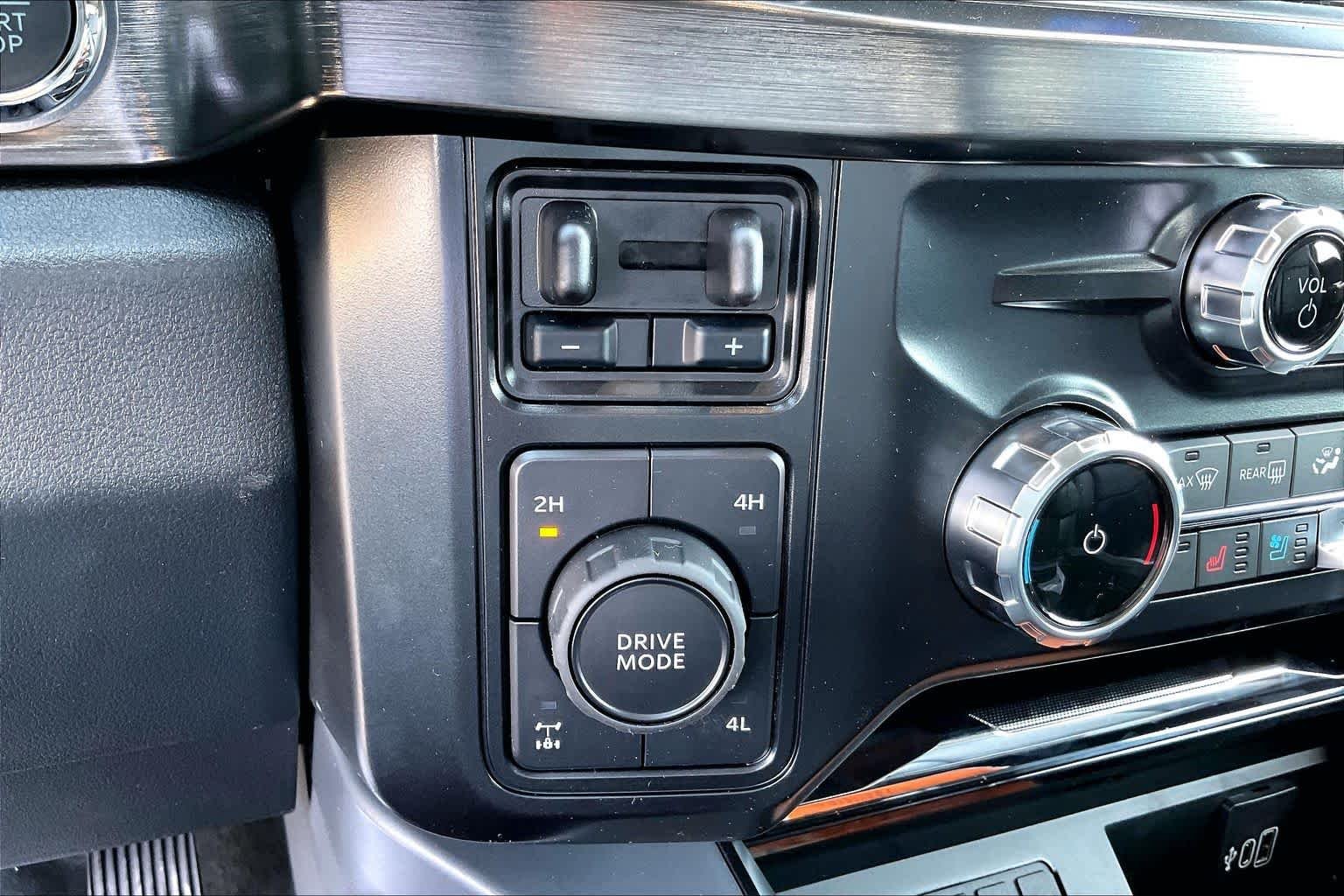 New 2027 Carbonized Gray Metallic Ford F-250® Lariat® image 15