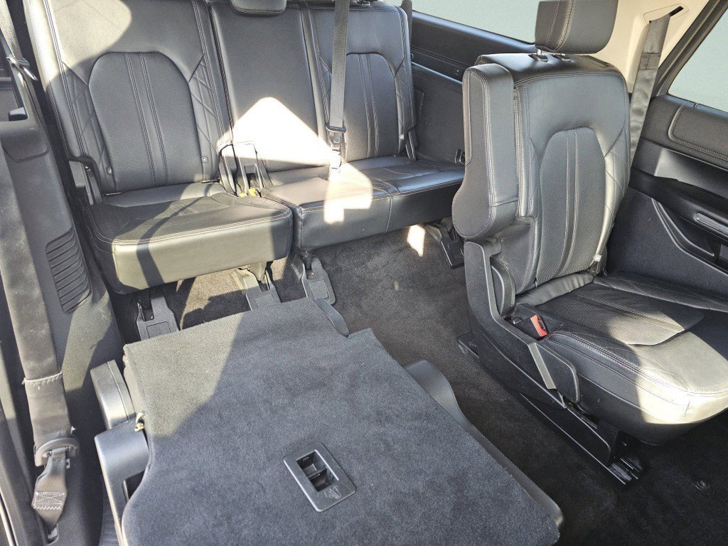 Used 2018 Shadow Black Ford Platinum image 5