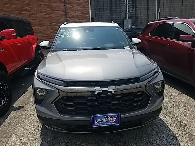 Used 2025 Gray Chevrolet ACTIV image 6