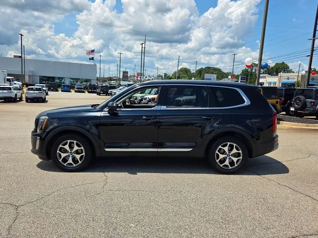 Used 2020 Black Kia EX image 4